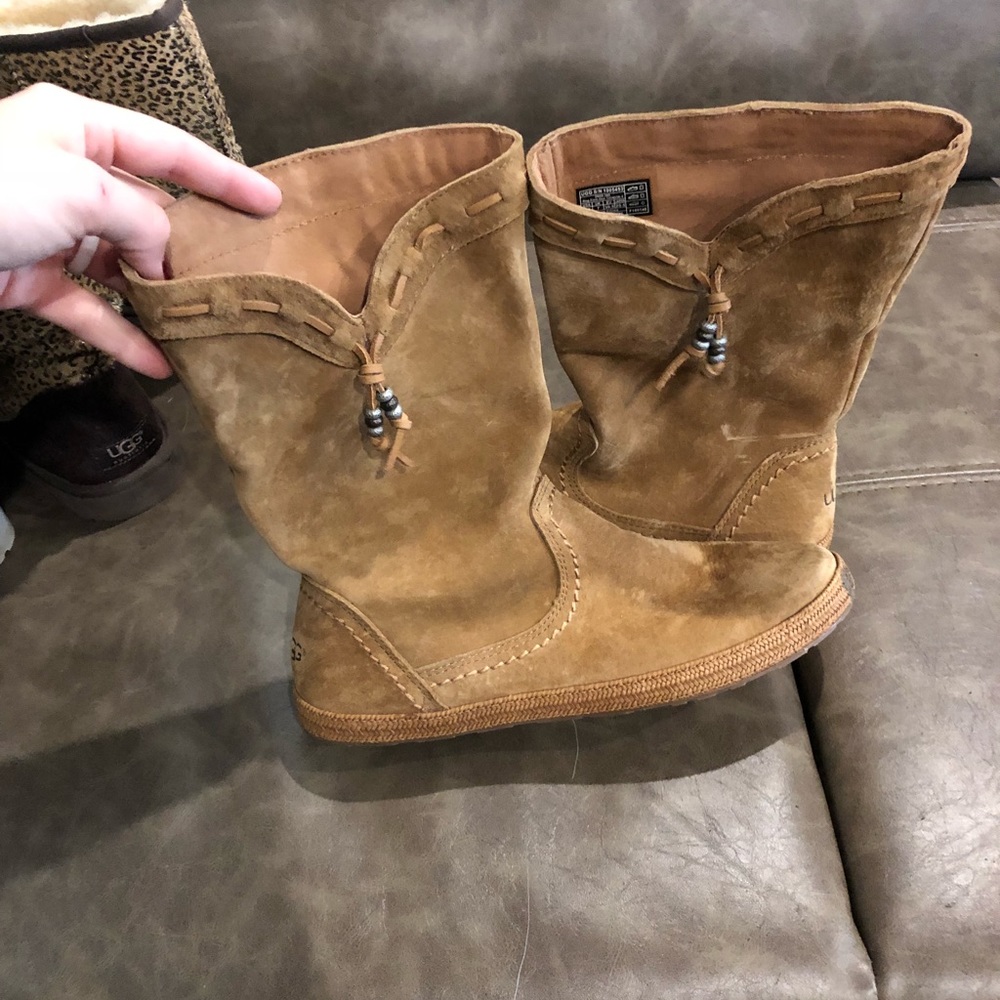 NEW tan ugg boots!!